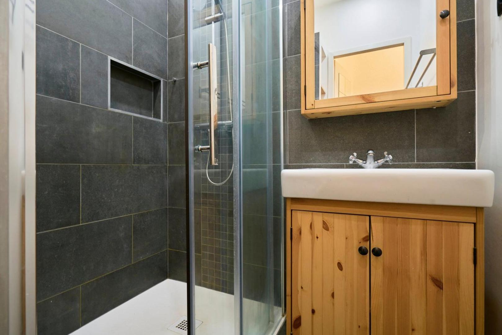 1 Bedroom Apartment Near Metro, Shops & Schools Lille Dış mekan fotoğraf